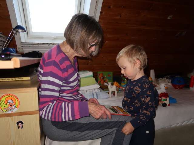 Mama und Nils im Haus meiner Eltern (20. Okt.)