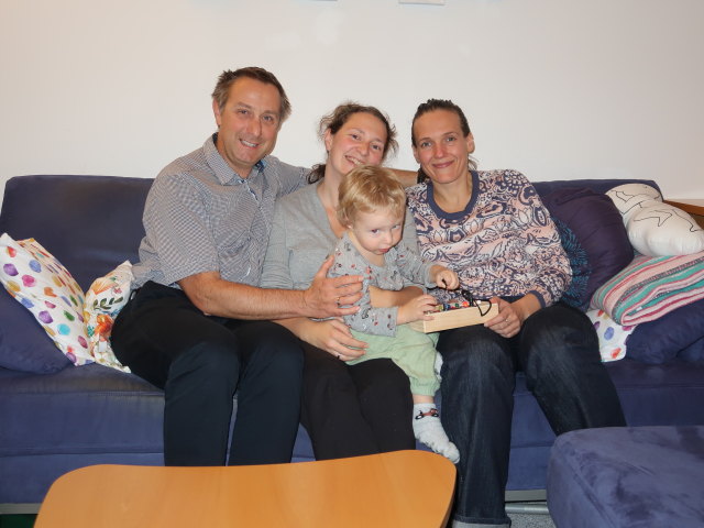 Ich, Sabine, Nils und Ursa in unserer Wohnung