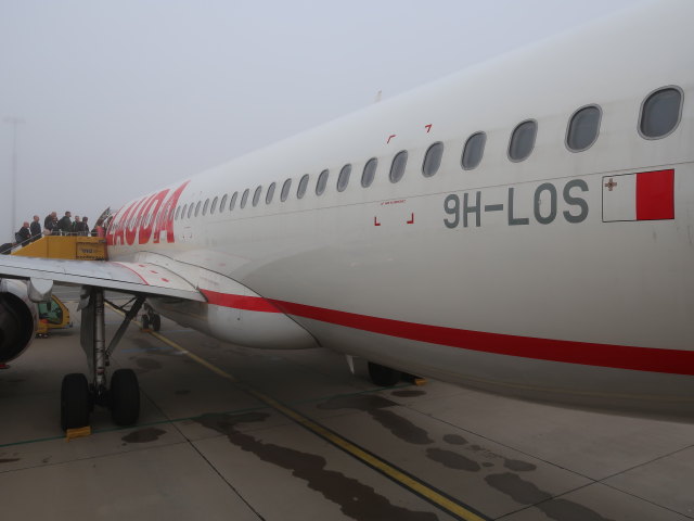 FR 104 am Flughafen Wien-Schwechat, 179 m (12. Nov.)