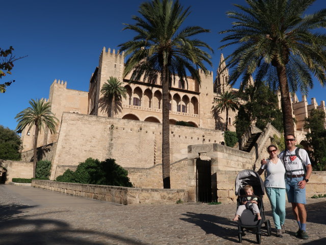 Nils, Sabine und ich beim Palau dels Reis de Mallorca in Palma (12. Nov.)