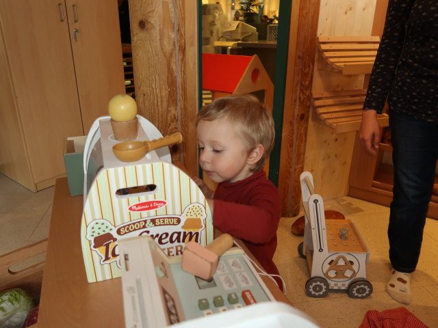 Nils am Spielplatz