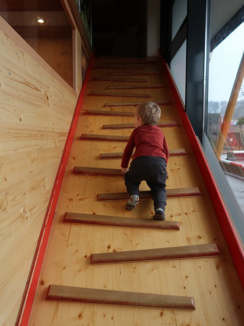 Nils am Spielplatz
