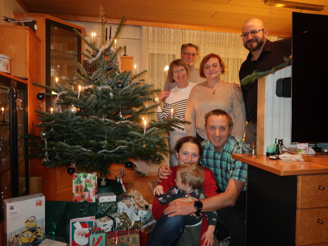 Nils, Sabine, Mama, Papa, ich, Brigitte und Markus  im Haus meiner Eltern (24. Dez.)