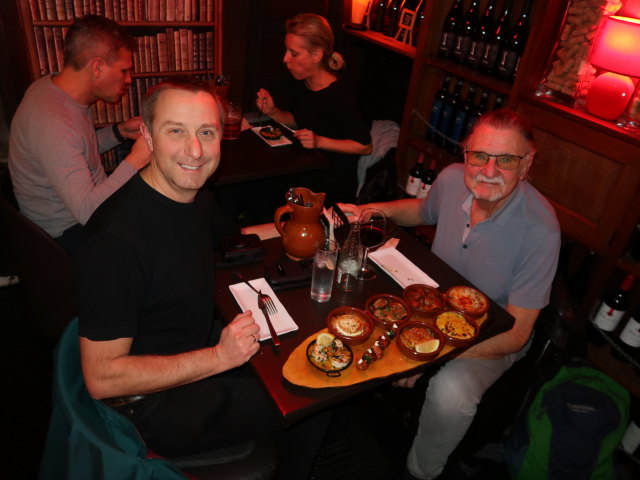 Ich und Papa im Bodega Biarritz 1881 (6. J&auml;n.)