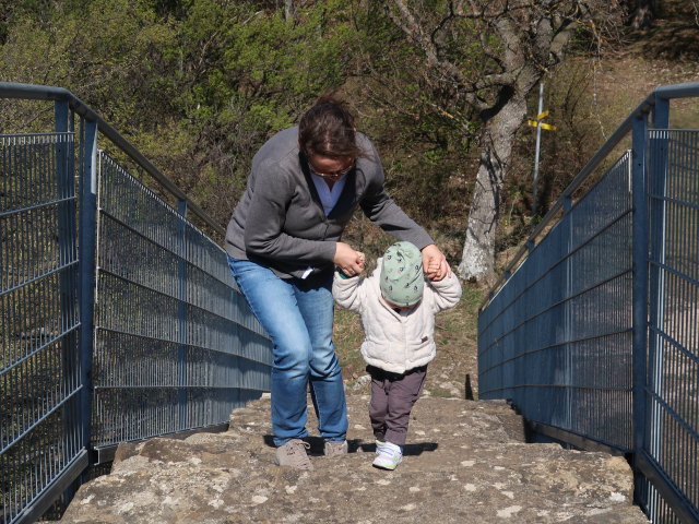 Sabine und Nils bei der K&ouml;hlerhausruine, 571 m