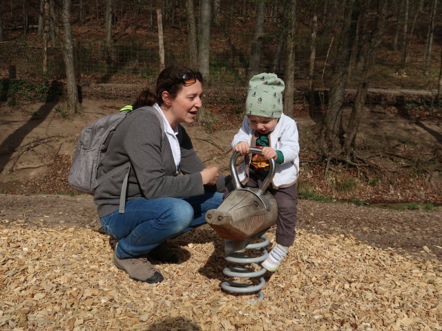 Sabine und Nils am Abenteuerspielplatz