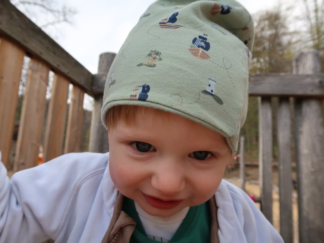 Nils am Abenteuerspielplatz