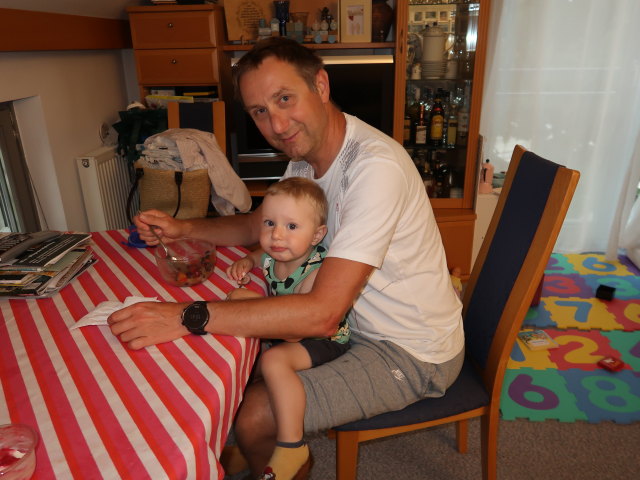 Nils und ich in unserer Wohnung (3. Juli)