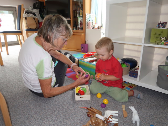 Mama und Nils in unserer Wohnung