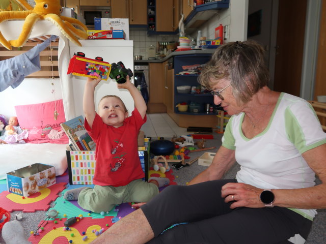 Nils und Mama in unserer Wohnung
