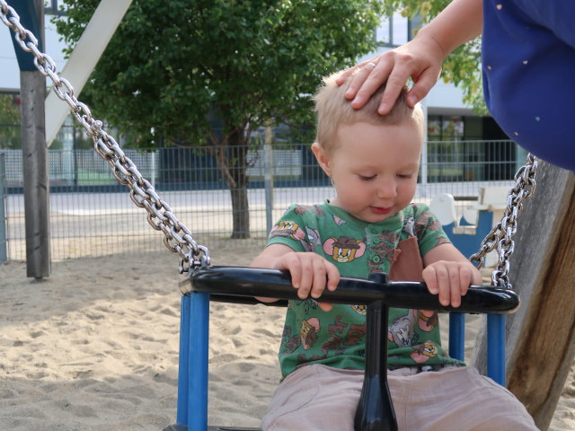 Nils am Spielplatz im Hannah-Arendt-Park
