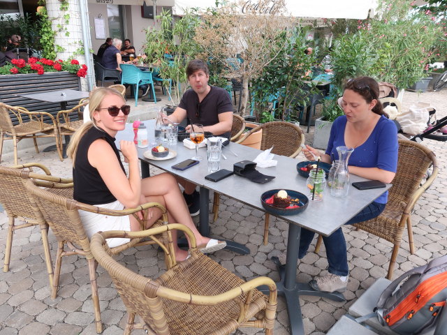 Elisabeth, Eckart und Sabine im Restaurant Portobello