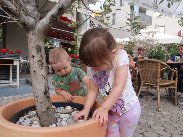 Nils, Marie, Elisabeth, Eckart und Sabine im Restaurant Portobello