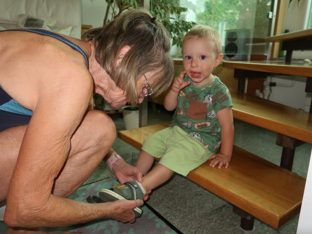 Mama und Nils im Haus meiner Eltern