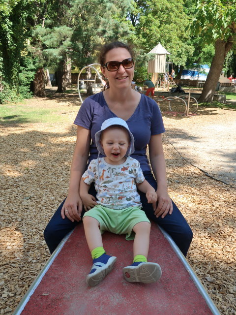 Nils und Sabine am Spielplatz Museum