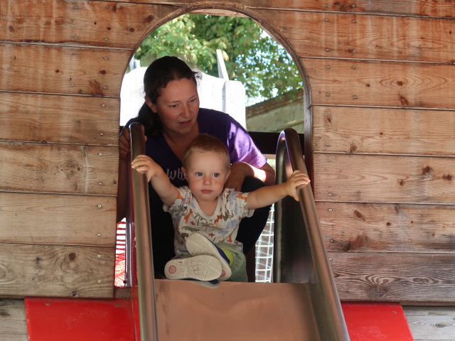 Sabine und Nils am Spielplatz