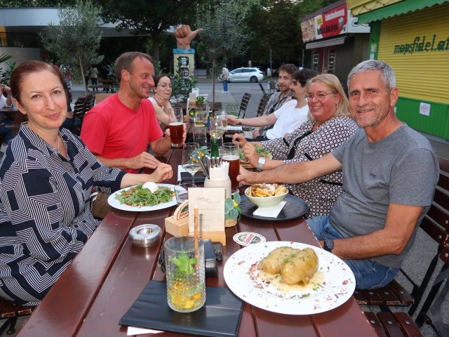 Agata, J&ouml;rg, Doris und Friedrich im Markt.Gr&auml;tzL