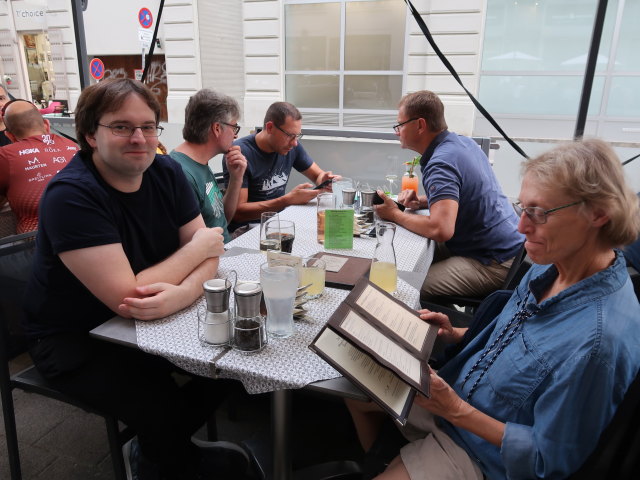 Erich, Gerald, Roland, Andreas und Gabriele im Jonathan & Sieglinde