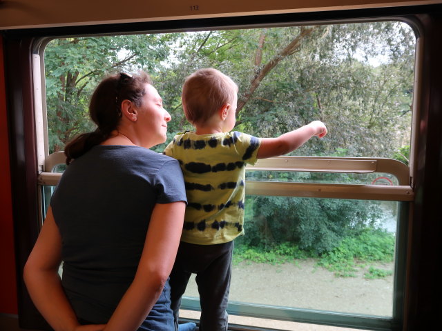Sabine und Nils in der Haltestelle Altenhof, 227 m