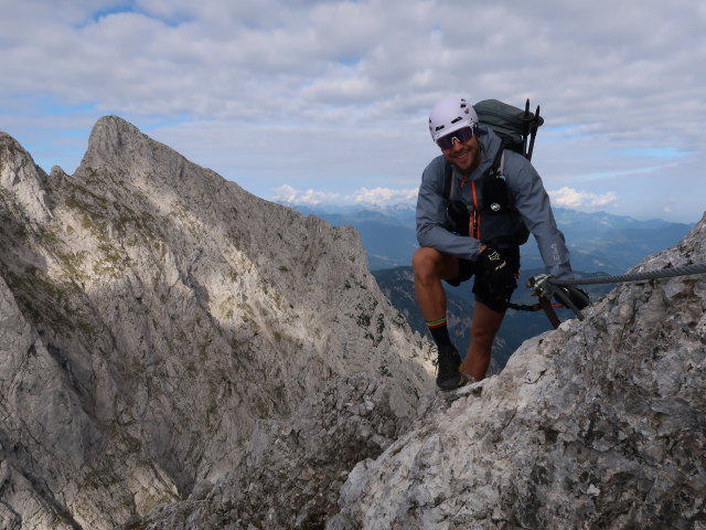 Kaisersch&uuml;tzen-Klettersteig: Christoph zwischen Steigbuch und Abzweigung Gamshalt (24. Aug.)