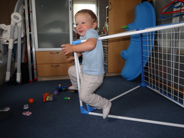 Nils im Haus meiner Eltern (2. Sep.)