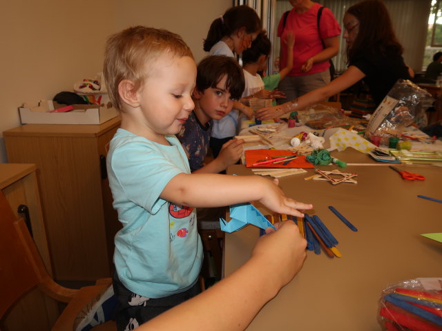 Nils in der Pfarre S&uuml;&szlig;enbrunn