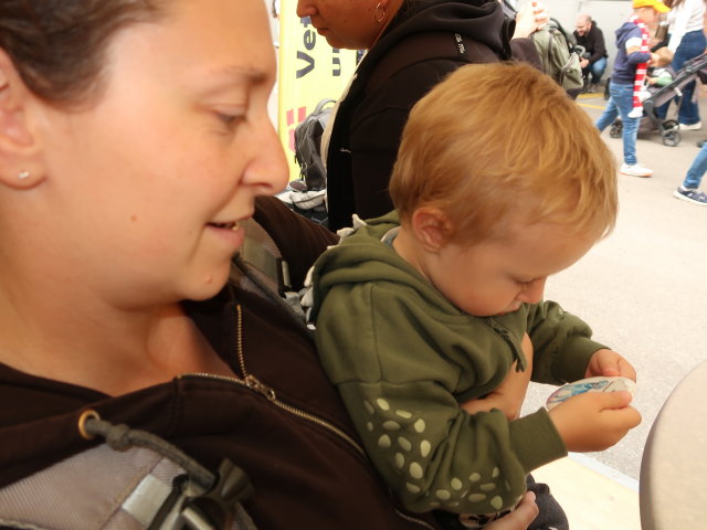 Sabine und Nils am Mistplatz Hernals