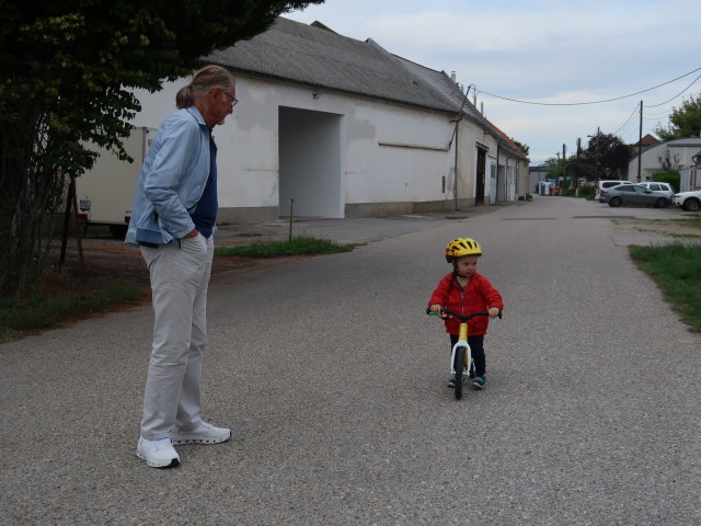 Papa und Nils in der Alten Stra&szlig;e