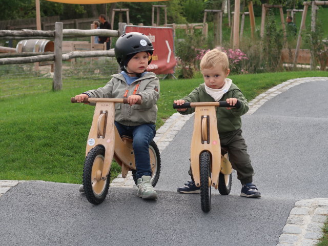 Nils am Laufrad-Parcours