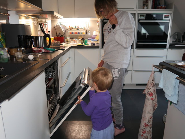 Nils und Mama im Haus meiner Eltern