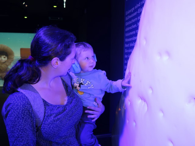 Sabine und Nils in der Ausstellung 'Planet der Tiere'