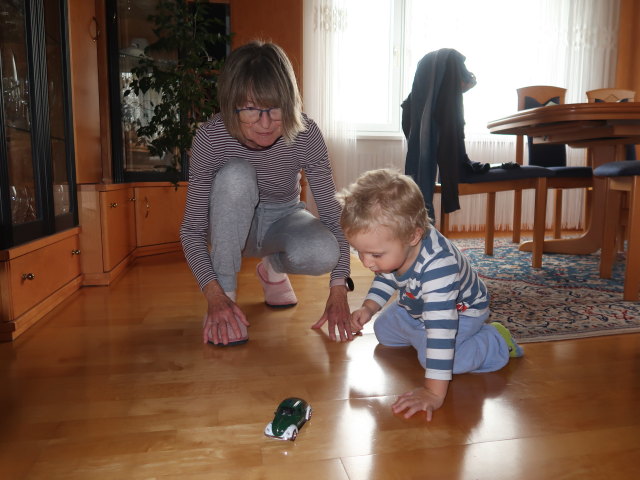 Mama und Nils im Haus meiner Eltern