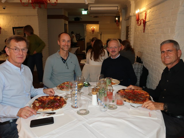 Erich, Florian, Karl und Friedrich in der Pizzeria Figoletta