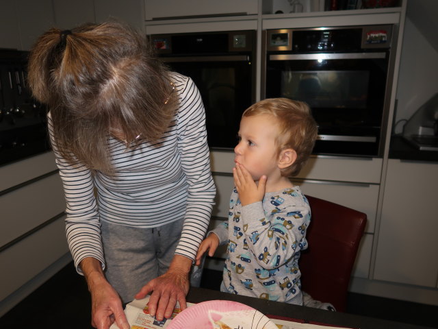 Mama und Nils im Haus meiner Eltern