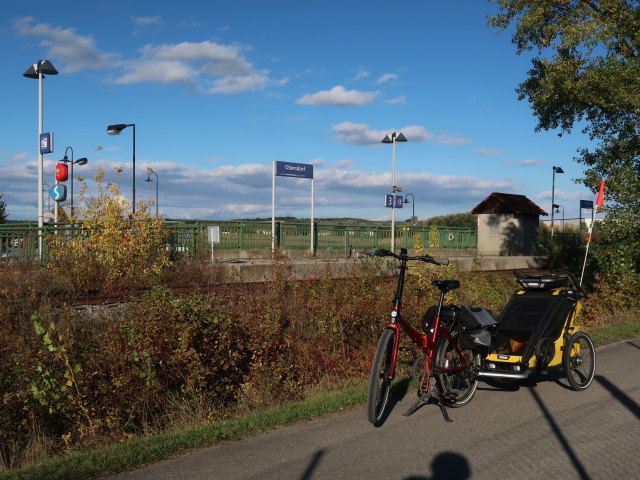 Nils beim Bahnhof Obersdorf