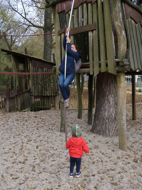 Sabine und Nils am Abenteuerspielplatz