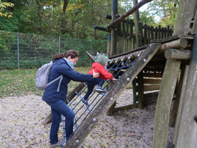 Sabine und Nils am Abenteuerspielplatz