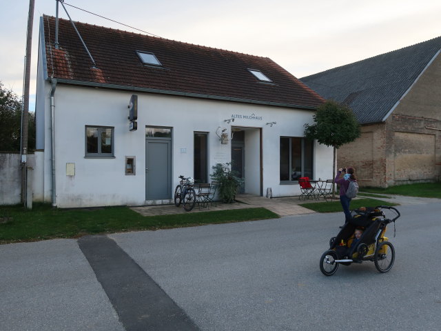 Sabine und Nils beim Alten Milchhaus in Ladendorf