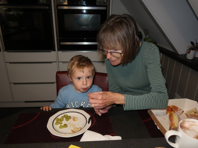 Nils und Mama im Haus meiner Eltern (22. Okt.)