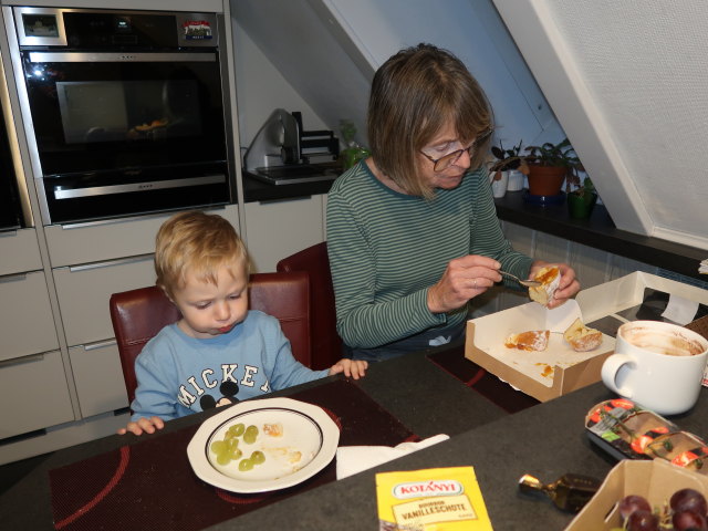 Nils und Mama im Haus meiner Eltern (22. Okt.)