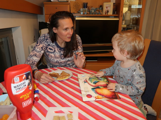 Ursa und Nils in unserer Wohnung