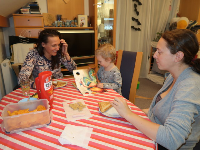 Ursa, Nils und Sabine in unserer Wohnung