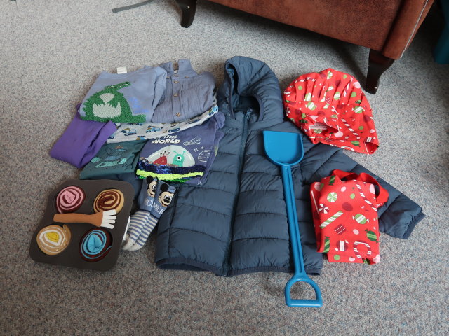 Nils Geburtstagsgeschenke in unserer Wohnung (2. Okt.)