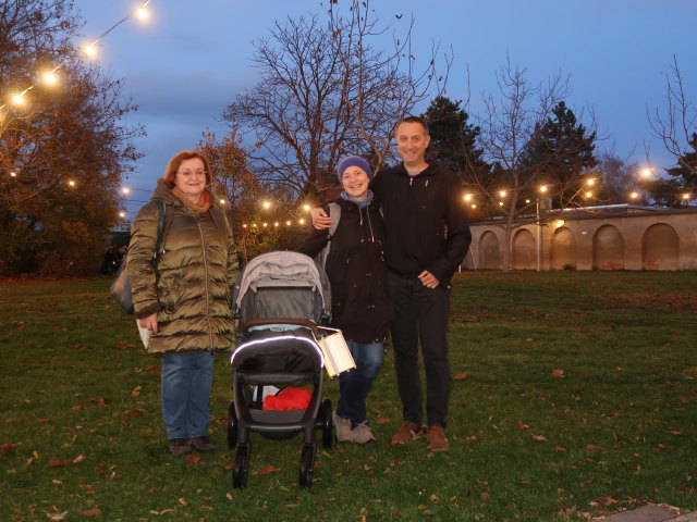 Brigitte, Sabine und ich im Pfarrhof Leopoldau