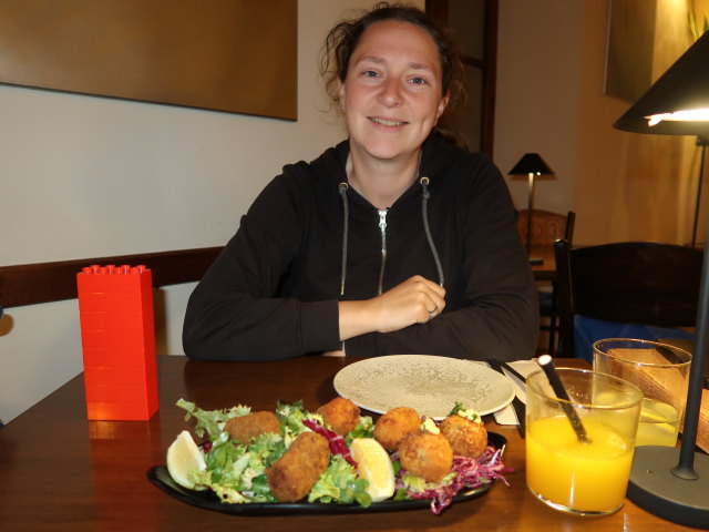 Sabine im Cafe Sa Font Fresca in Dei&agrave; (23. Nov.)