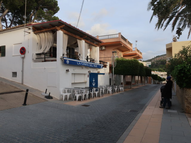 Sabine in der Avinguda de Jaime I in Sant Elm (24. Nov.)