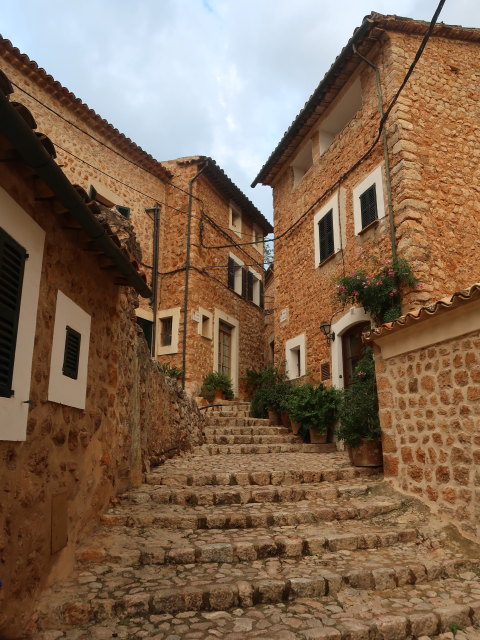 Carrer de l'Esgl&eacute;sia in Fornalutx (26. Nov.)