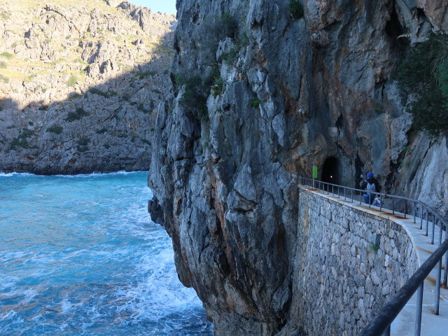 Sabine und Nils zwischen Port de Sa Calobra und Torrent de Pareis (26. Nov.)