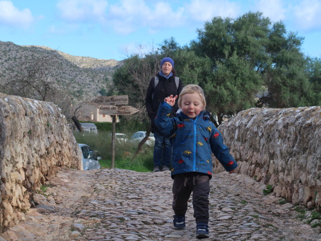 Sabine und Nils auf der Pont Rom&agrave; de Pollen&ccedil;a (27. Nov.)