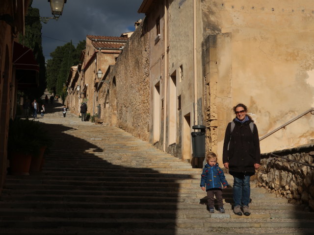 Sabine und Nils am Cami del Calvari in Pollen&ccedil;a (27. Nov.)